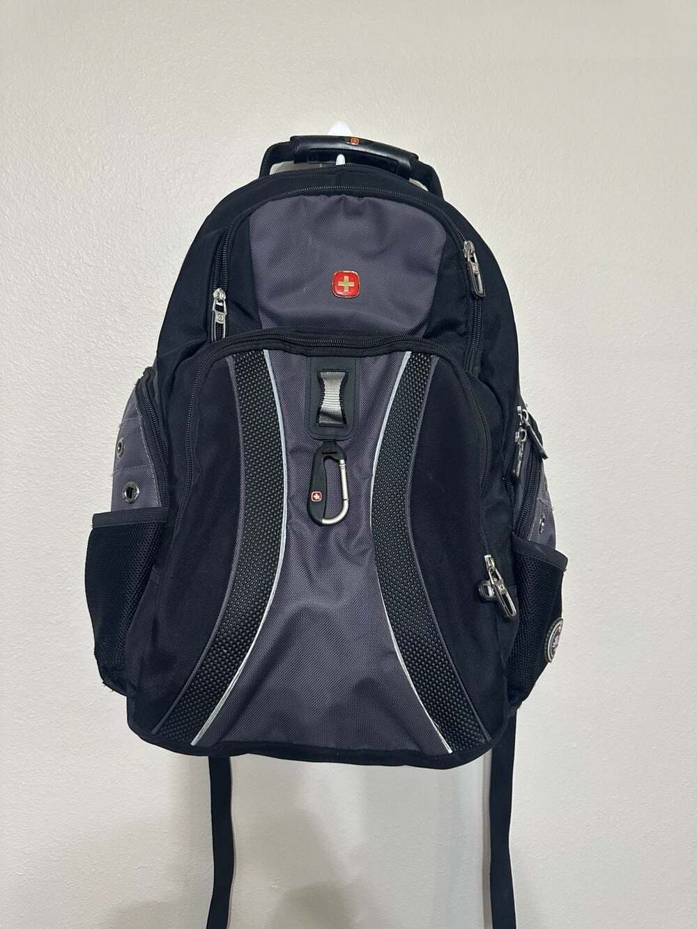 SwissGear Airflow ScanSmart Laptop Backpack in Black and Gray